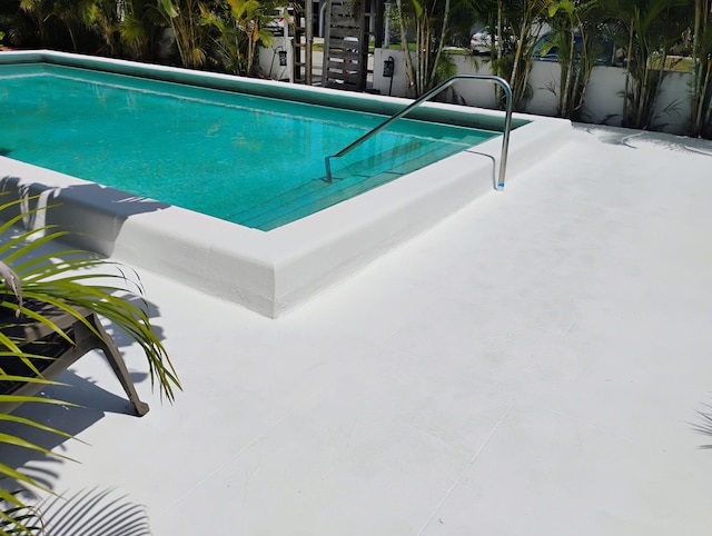 1912 NE 6th St, Deerfield Beach, FL 33441 - view of swimming pool