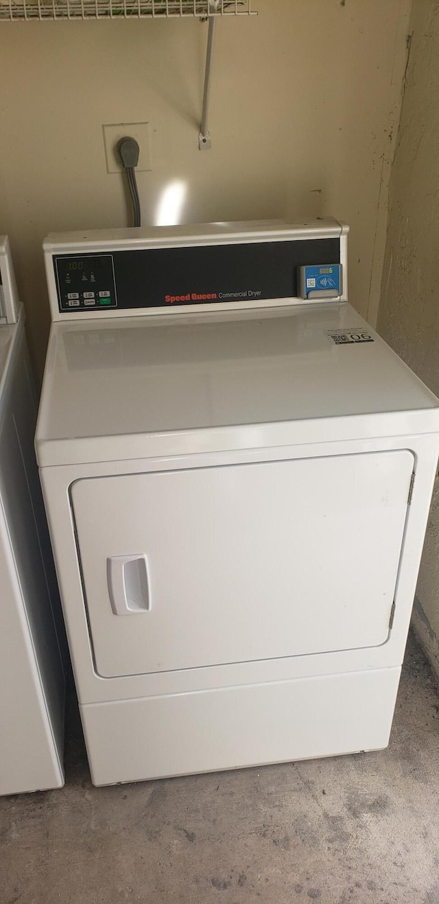 laundry area with carpet and washer / dryer