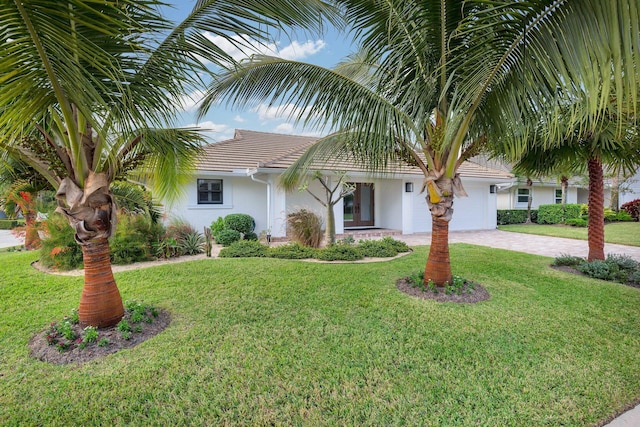 view of front of house featuring a front yard and a garage