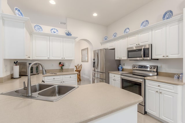 308 SW Egret Lndg, Port Saint Lucie, FL 34953 - kitchen with appliances with stainless steel finishes, a sink, white cabinets, light countertops, and recessed lighting