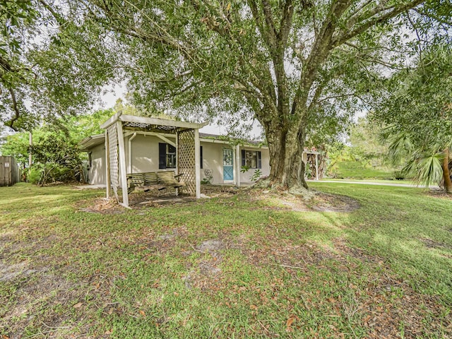 view of front facade with a front yard