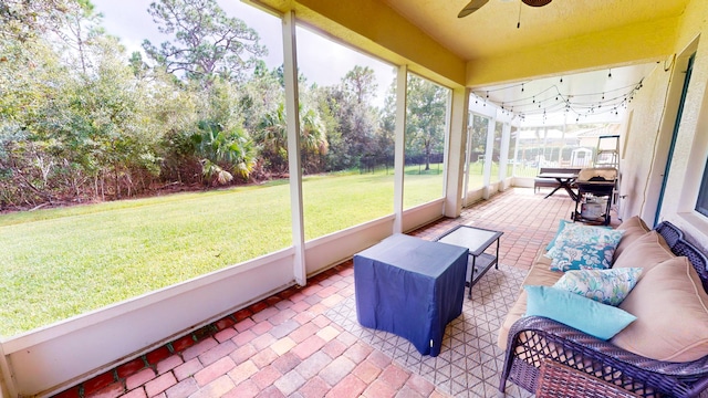 sunroom with ceiling fan