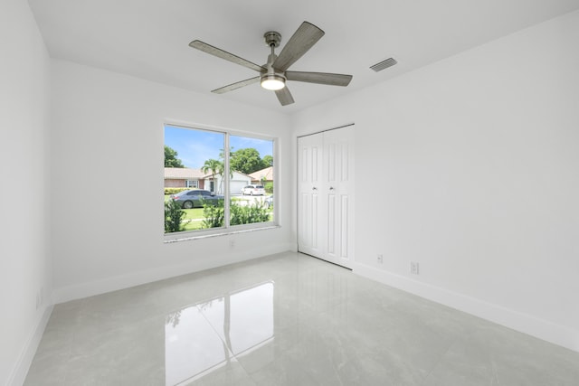 empty room with ceiling fan