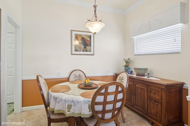 dining space featuring ornamental molding