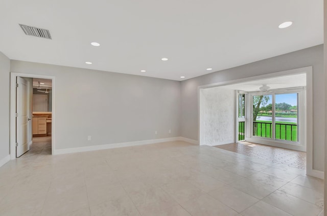 empty room with ceiling fan