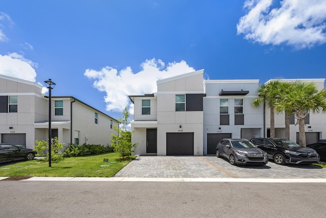 view of front facade featuring a garage and a front lawn