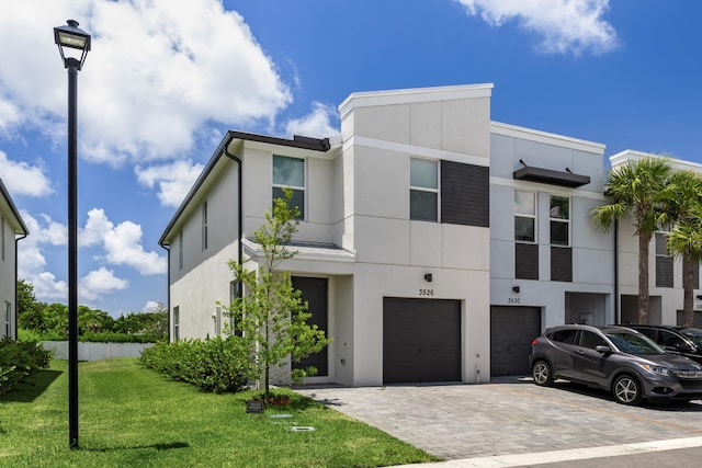 view of front of house featuring a garage and a front yard