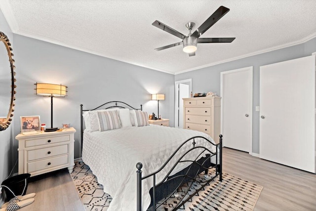 27 Lake Vista Trl Unit 107, Port Saint Lucie, FL 34952 - bedroom featuring light wood-type flooring, a textured ceiling, crown molding, and ceiling fan