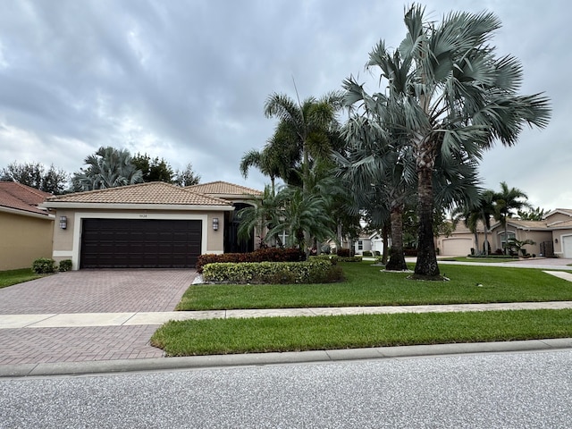 view of front of house featuring a garage and a front yard