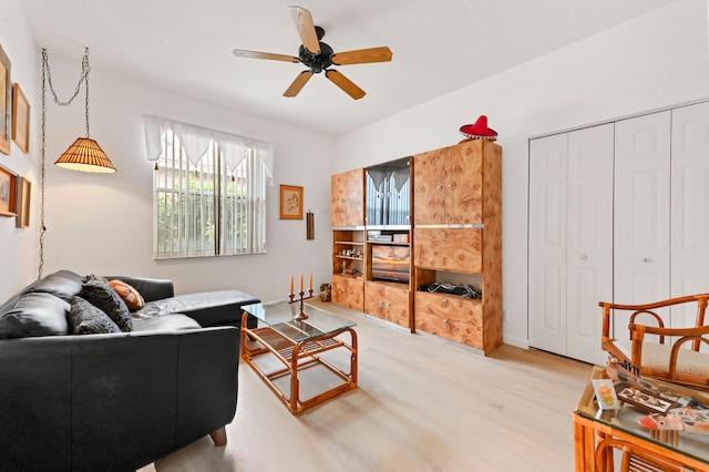 living room featuring light wood-type flooring and ceiling fan