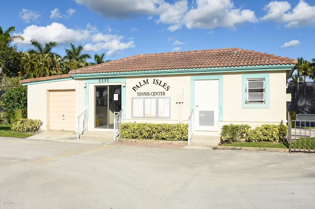 view of front of property featuring a garage