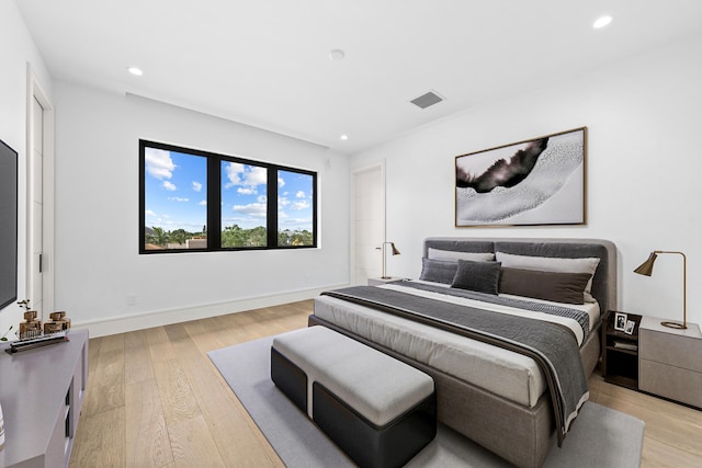 bedroom with recessed lighting, light wood-type flooring, visible vents, and baseboards