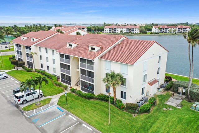 bird's eye view with a water view