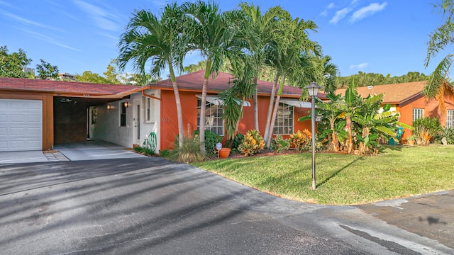 ranch-style home featuring a front lawn and a carport