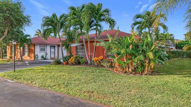 533 SE 28th Cir Unit 533, Boynton Beach, FL 33435 - ranch-style house with driveway and a front yard