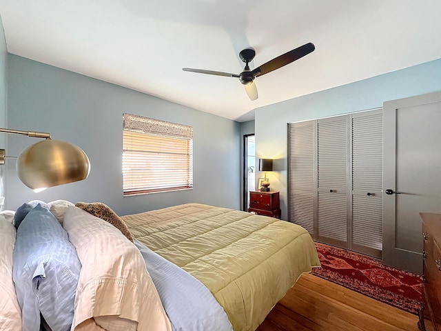 533 SE 28th Cir Unit 533, Boynton Beach, FL 33435 - bedroom featuring wood finished floors, a closet, and ceiling fan