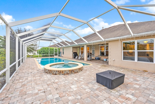 view of pool featuring ceiling fan, a lanai, an in ground hot tub, and a patio area