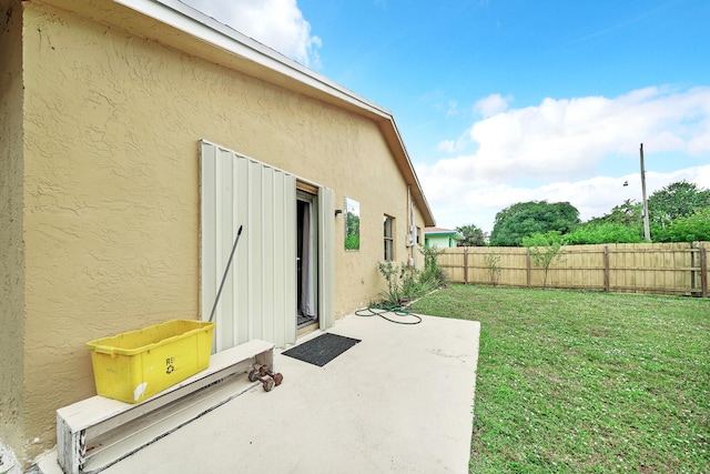 view of yard with a patio