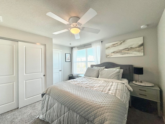 carpeted bedroom featuring ceiling fan, a textured ceiling, and a closet