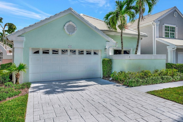 view of front facade featuring a garage