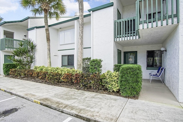 2400 S Ocean Dr Unit 6112, Fort Pierce, FL 34949 - view of property with uncovered parking