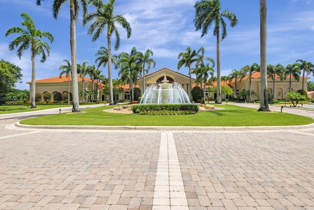 view of home's community featuring a lawn