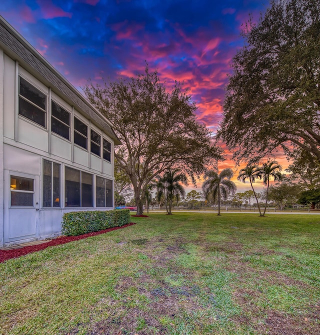 view of yard at dusk