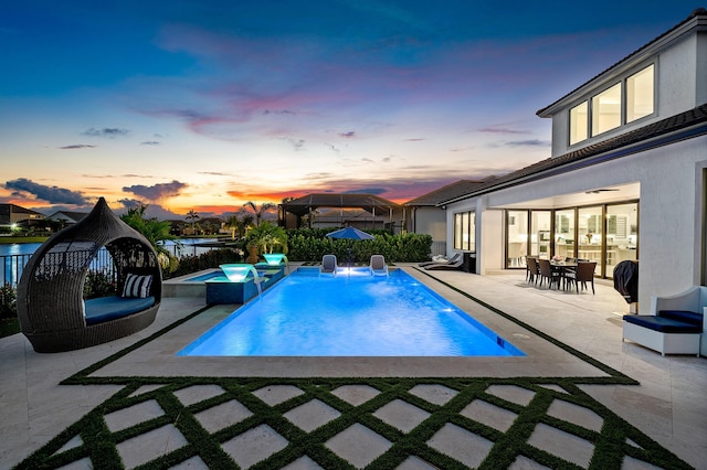 110 Echelon Crest Trl, Jupiter, FL 33478 - view of pool featuring a patio, a pool with connected hot tub, and outdoor dining space