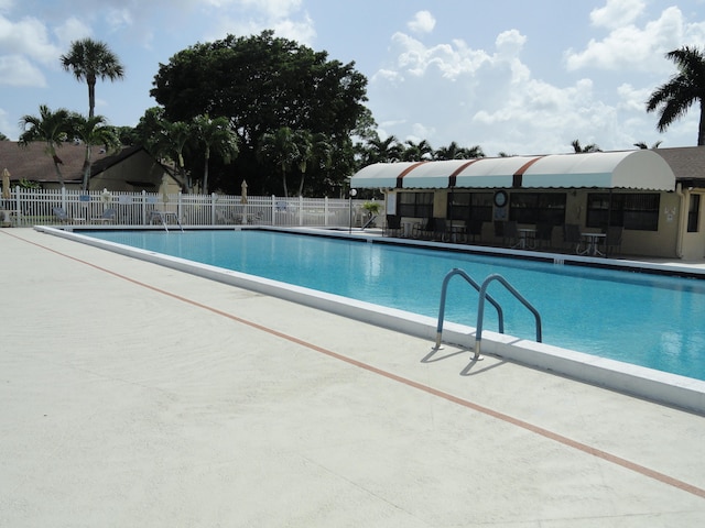 view of swimming pool