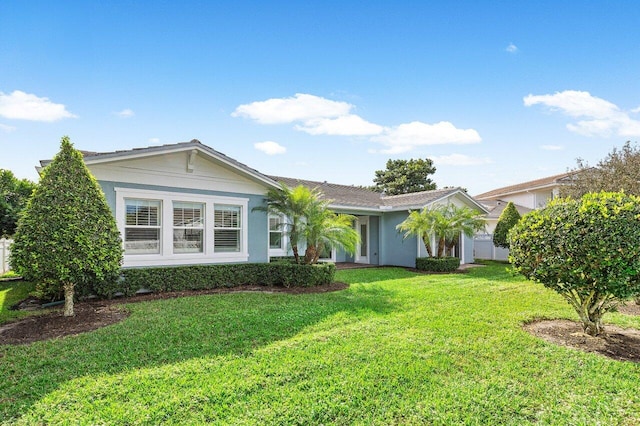 single story home with a front lawn