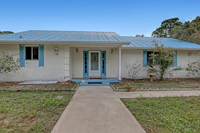 view of property entrance