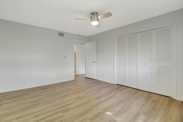 unfurnished bedroom with light wood-type flooring, a closet, and ceiling fan