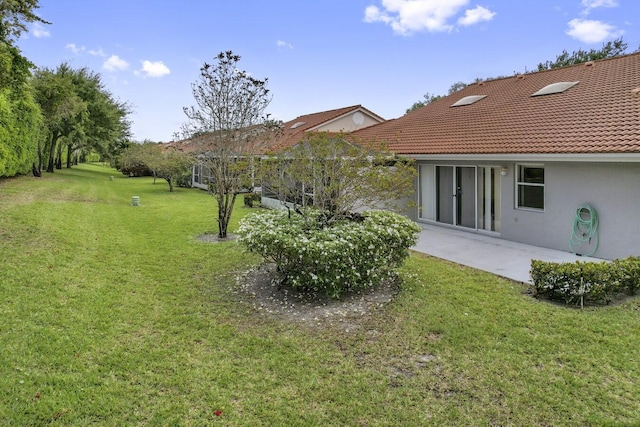 view of yard with a patio