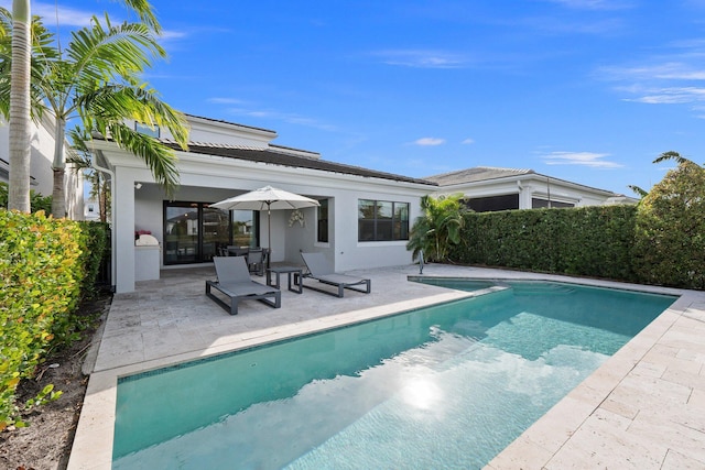 view of swimming pool featuring a patio