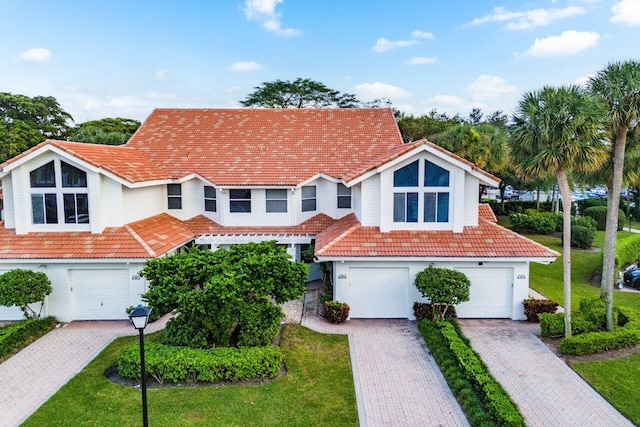 view of front of home featuring a garage and a front yard