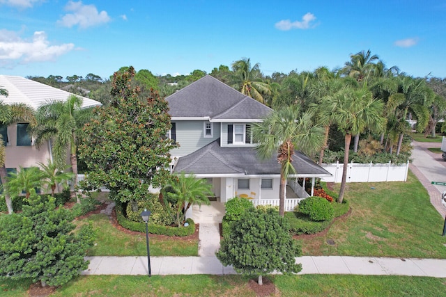 view of front of property featuring a front lawn and a porch