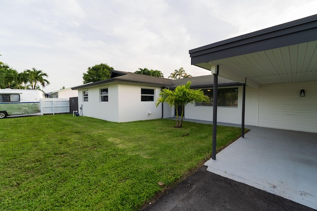 view of yard with a carport