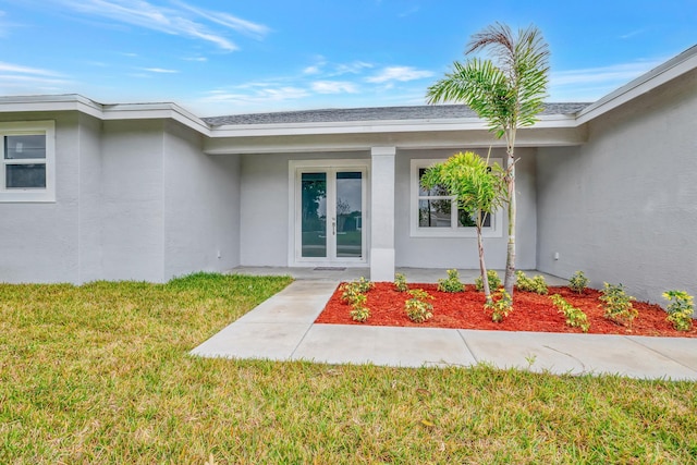 property entrance with a lawn