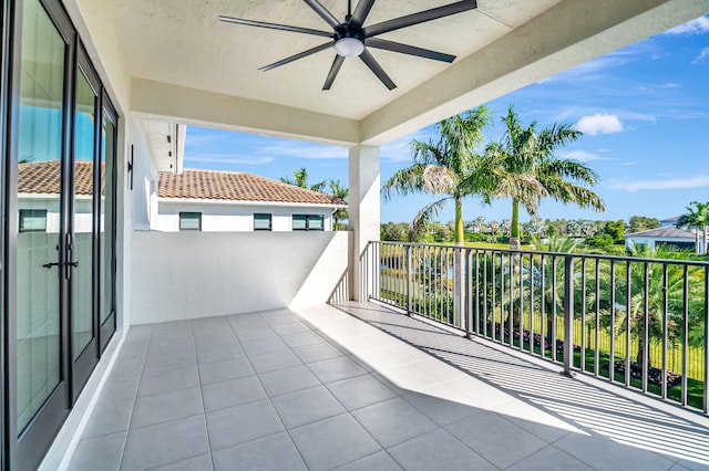 balcony featuring ceiling fan