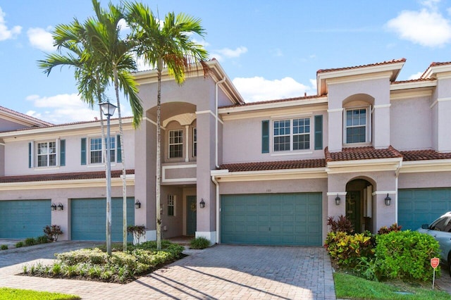 view of front of house featuring a garage