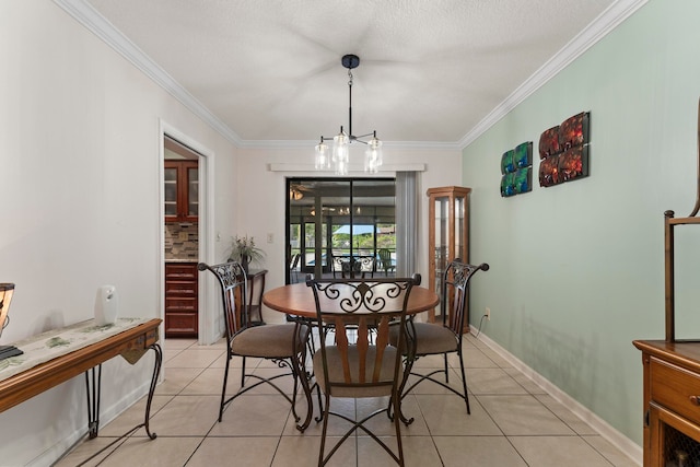 dining area featuring crown molding, light tile patterned floors, a textured ceiling, and a notable chandelier