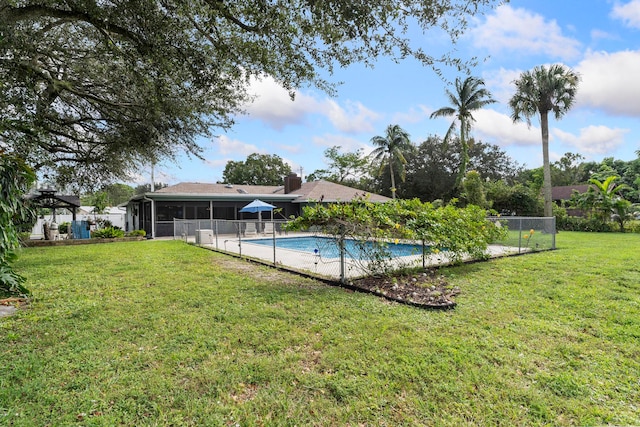 view of swimming pool featuring a yard