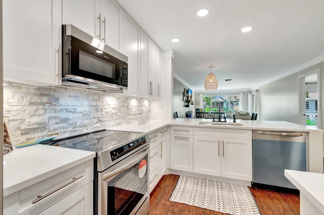 5770 Princess Palm Ct Unit F, Delray Beach, FL 33484 - kitchen with stainless steel appliances, crown molding, dark wood-style flooring, light countertops, and recessed lighting