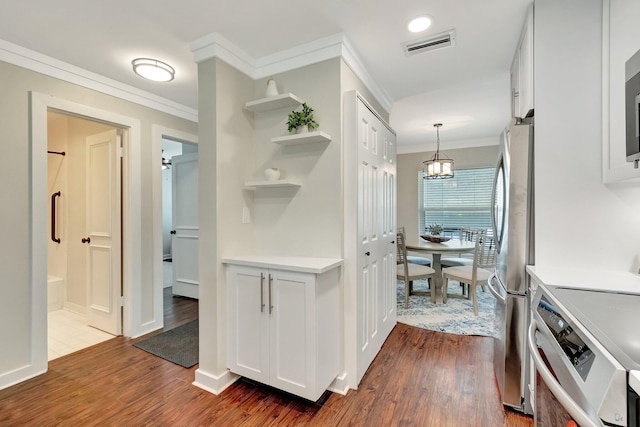 5770 Princess Palm Ct Unit F, Delray Beach, FL 33484 - corridor featuring crown molding, dark wood-style flooring, and a chandelier