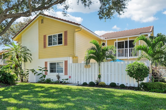 view of front of property with a front yard