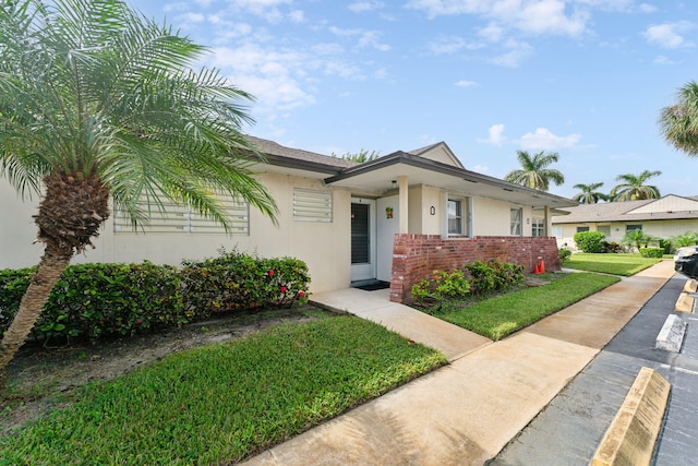 view of front of property with a front lawn