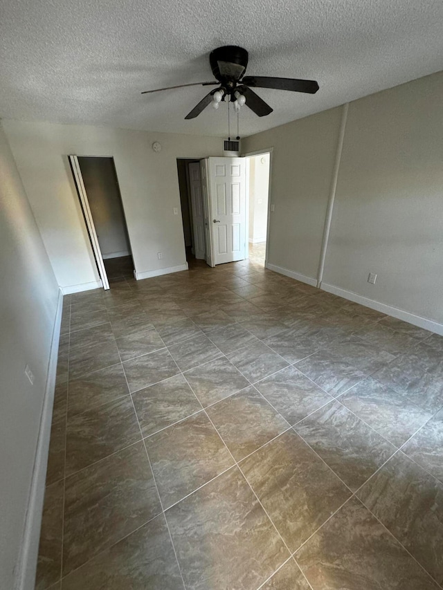 unfurnished room featuring a textured ceiling and ceiling fan