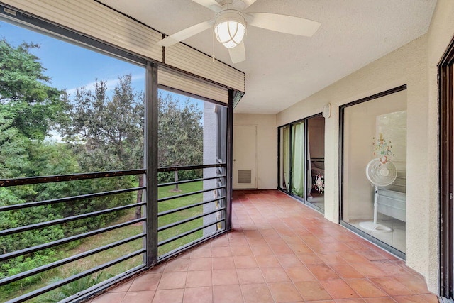 sunroom featuring ceiling fan