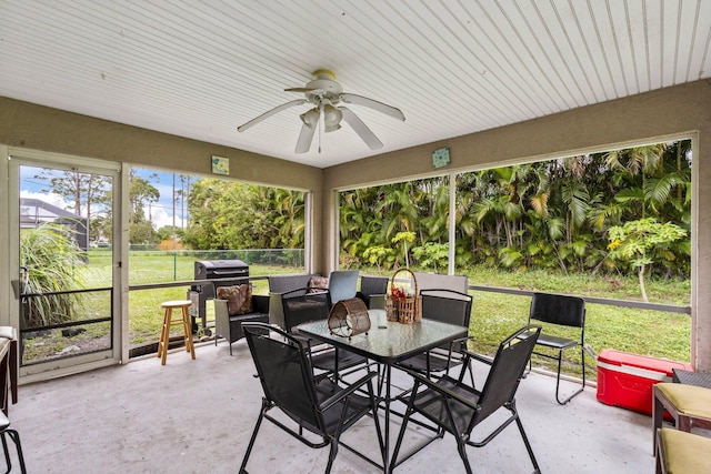 sunroom featuring ceiling fan