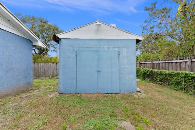 view of outbuilding with a yard